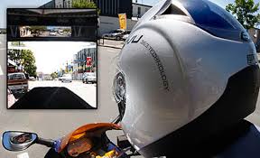 Casco con retrovisor integrado para los motoristas